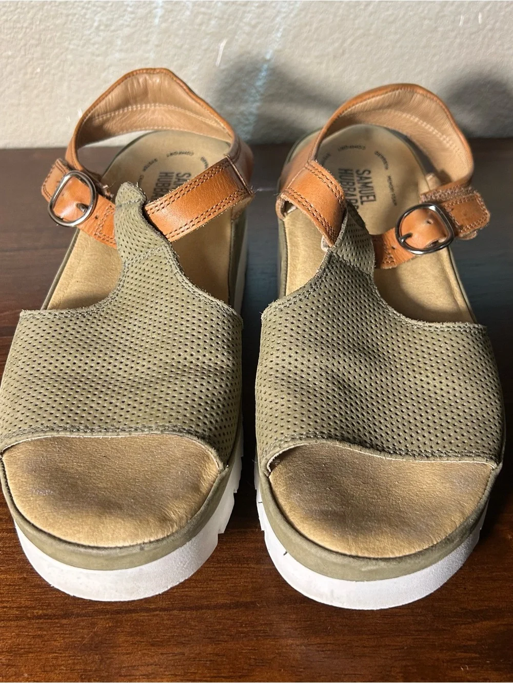 Samuel Hubbard Sandals Size 8.5 Portola T Strap Olive Green Tan Leather Platform